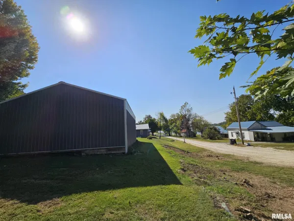 $97,000 | 174 Clinton Street, Hamburg, IL 62045