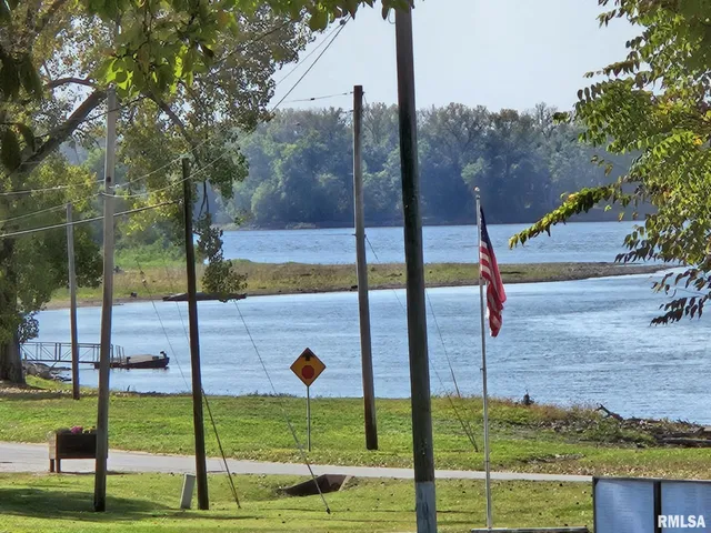 $99,000 | 174 Clinton Street, Hamburg, IL 62045