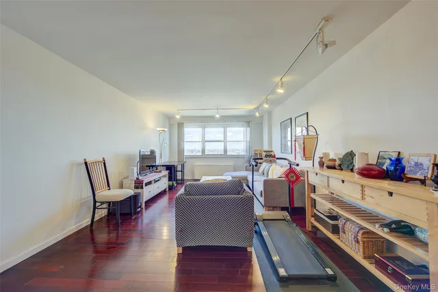 $459,000 | 66-36 Yellowstone Boulevard, Unit 17H | Birchwood Towers