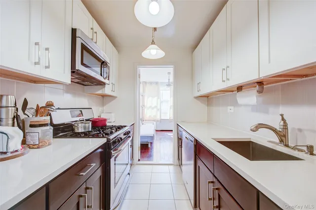 $459,000 | 66-36 Yellowstone Boulevard, Unit 17H | Birchwood Towers