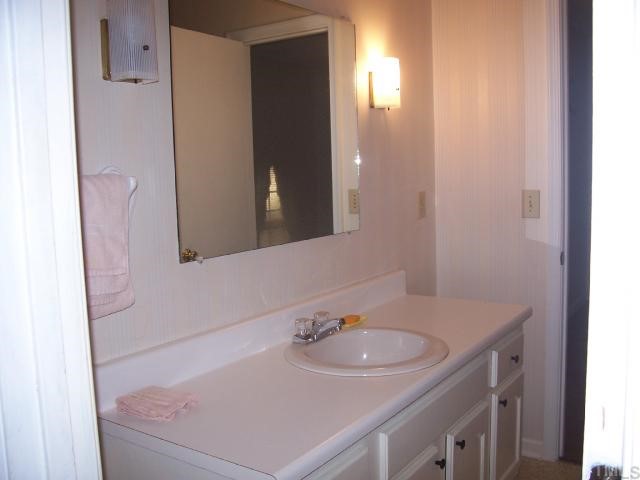 4832 Buffalo Road Selma, NC 27576 - Photo 8 of 12 Two bedrooms share buddy bath. Tub shower combo.
