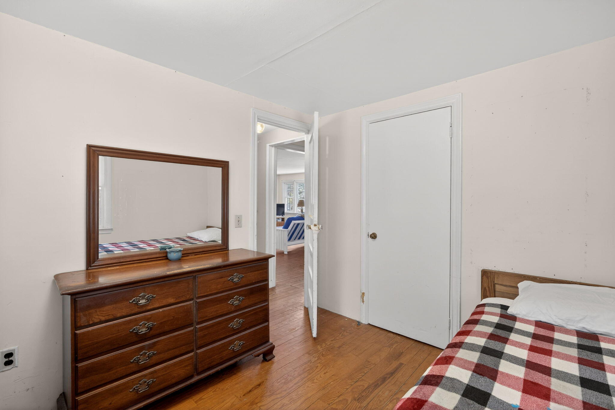 20 Fresh Brook Lane, Unit A Wellfleet, MA 02667 - Photo 18 of 35 a bedroom with a bed and a dresser