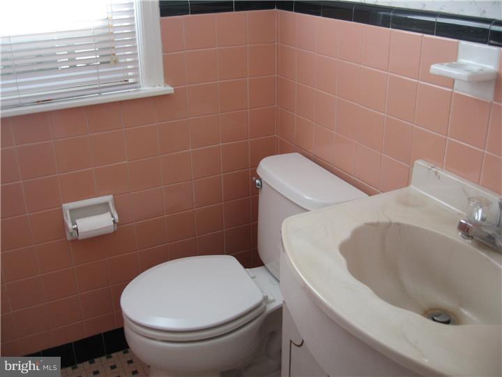 5335 Cottage Street Philadelphia, PA 19124 - Photo 13 of 22 Bathroom