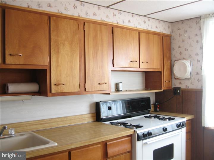 5335 Cottage Street Philadelphia, PA 19124 - Photo 7 of 22 Kitchen