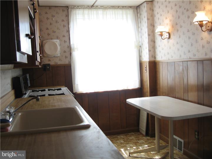 5335 Cottage Street Philadelphia, PA 19124 - Photo 8 of 22 Kitchen