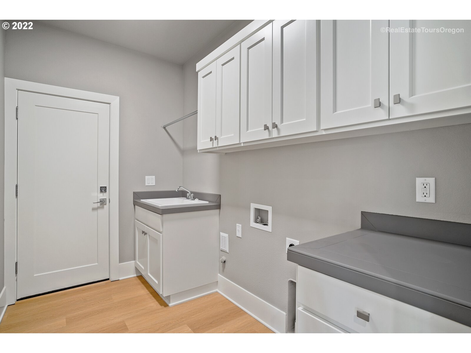 7048 Southwest Raz Court Portland, OR 97223 - Photo 16 of 28 Gallery Image 16