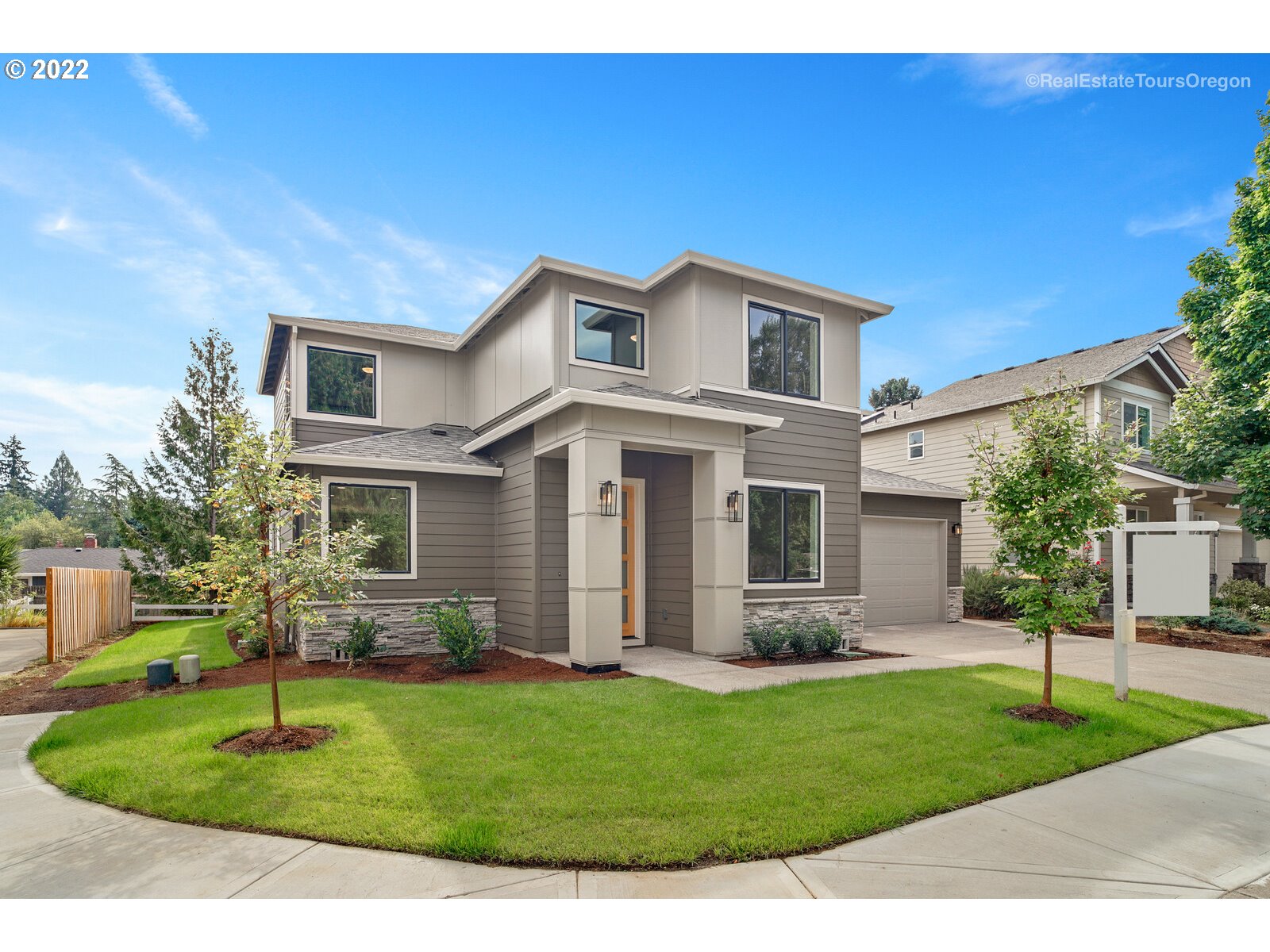7048 Southwest Raz Court Portland, OR 97223 - Photo 2 of 28 Gallery Image 2