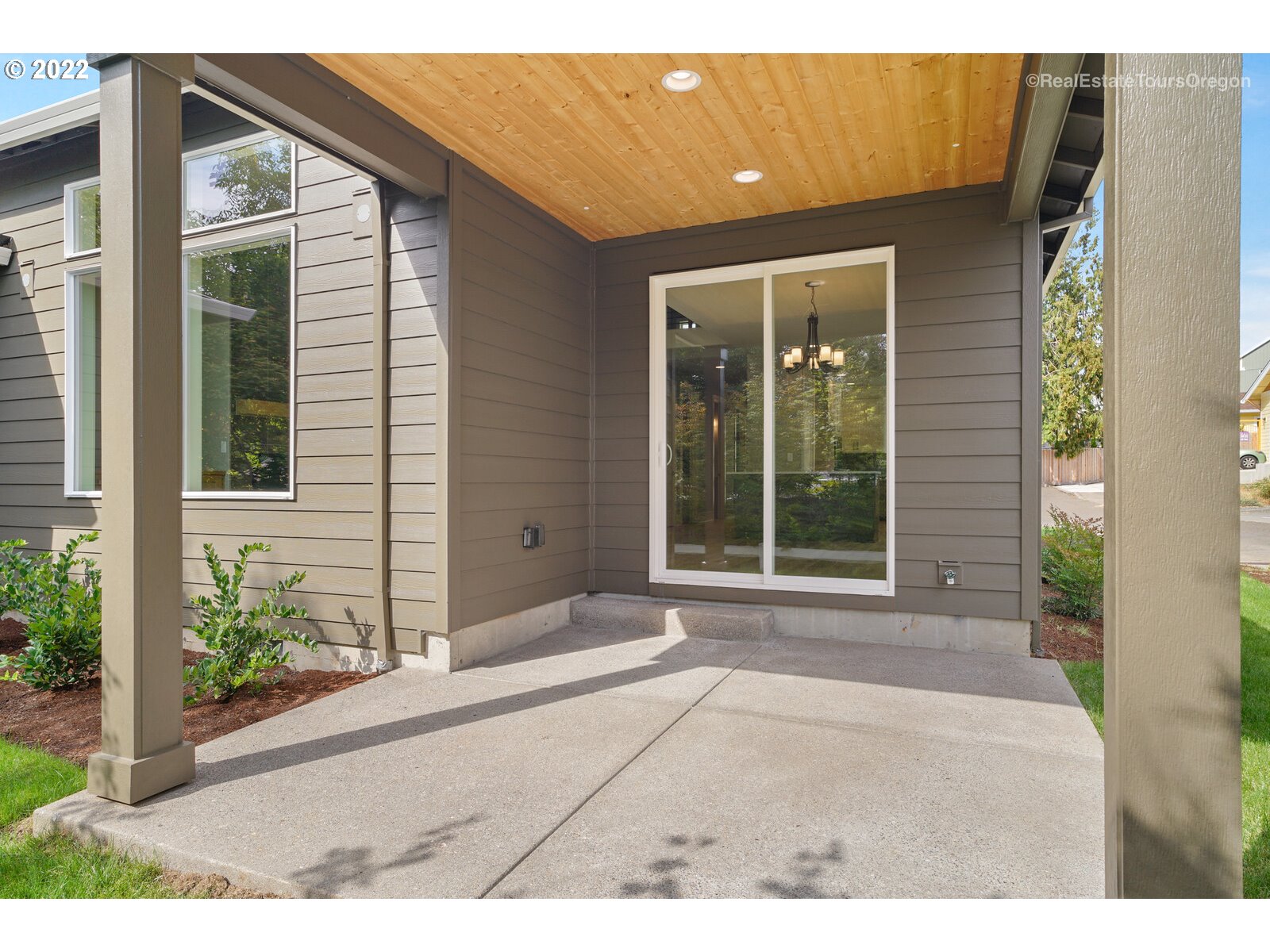 7048 Southwest Raz Court Portland, OR 97223 - Photo 24 of 28 Patio