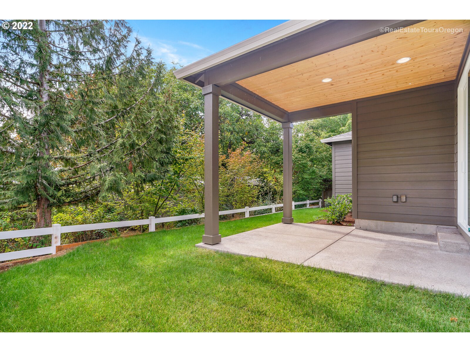 7048 Southwest Raz Court Portland, OR 97223 - Photo 26 of 28 Gallery Image 26