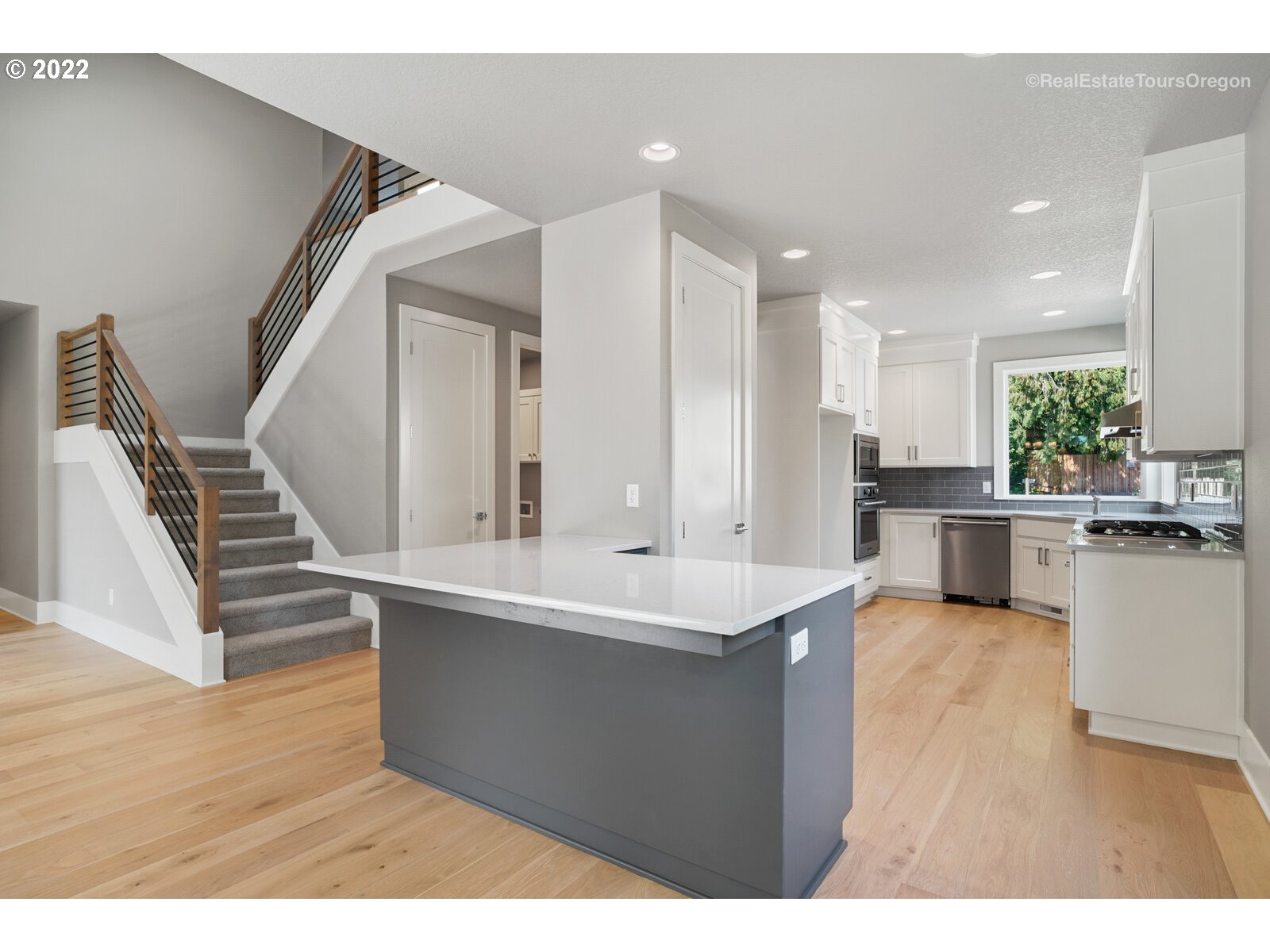 7048 Southwest Raz Court Portland, OR 97223 - Photo 8 of 28 Gallery Image 8