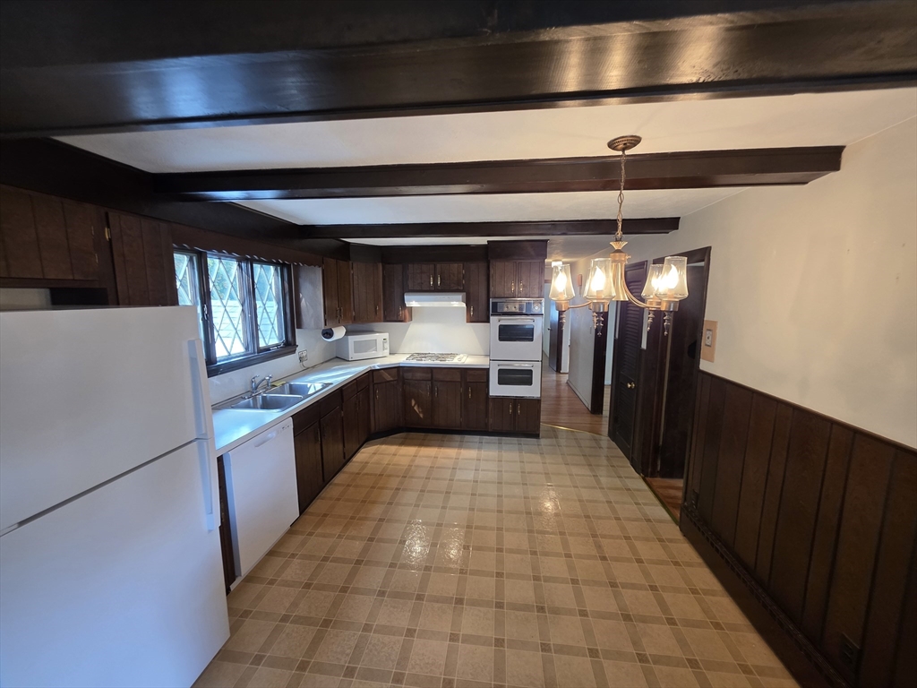 80 Ann Street Chicopee, MA 01020 - Photo 12 of 20