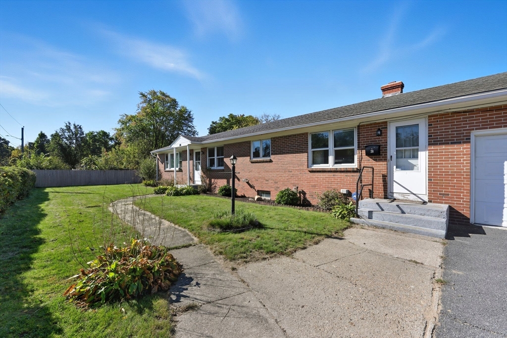 20 Connolly Street Springfield, MA 01151 - Photo 5 of 41 a front view of a house with garden