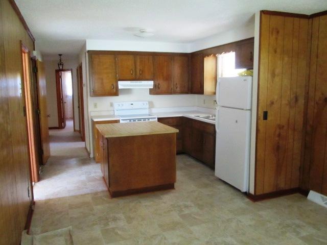 357 Dean Road Clarksville, TN 37040 - Photo 2 of 6 LARGE EAT IN KITCHEN WITH CENTER ISLAND THAT INCLUDES A DISHWASHER