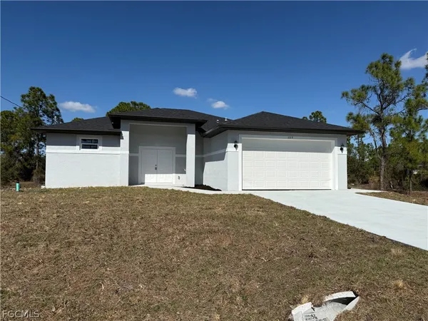 $1,950 | 1115 Cove Street East, Lehigh Acres, FL 33974