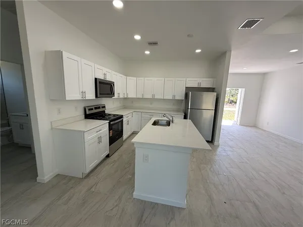 $1,950 | 1115 Cove Street East, Lehigh Acres, FL 33974