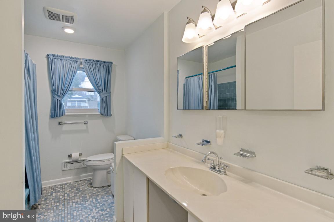 6111 Deerbrook Road Baltimore, MD 21228 - Photo 14 of 41