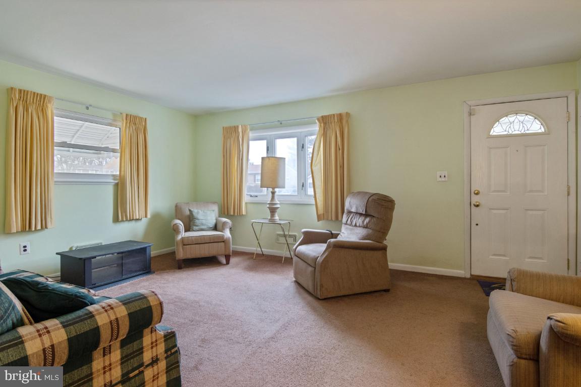 6111 Deerbrook Road Baltimore, MD 21228 - Photo 3 of 41