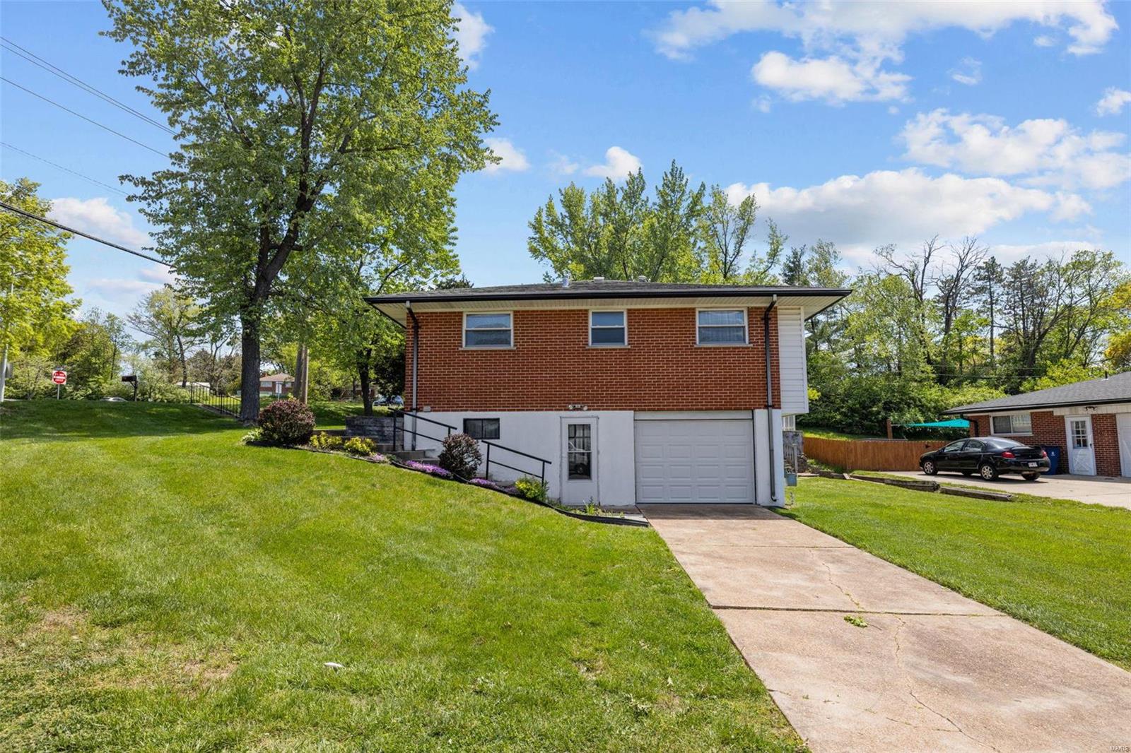 1421 South Sappington Rd Street St. Louis, MO 63126 - Photo 4 of 35 Gallery Image 4