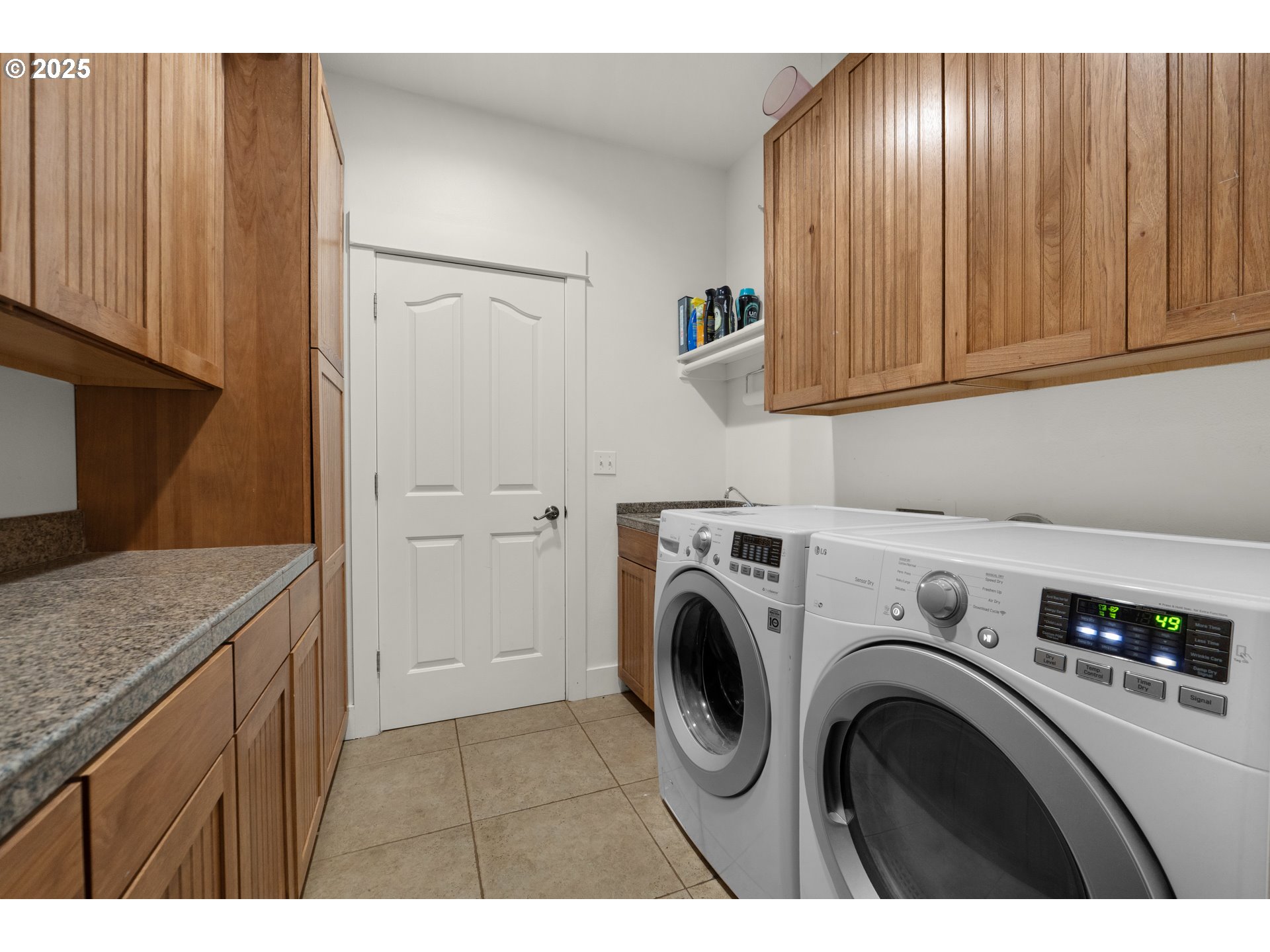 2344 Royal View Drive Seaside, OR 97138 - Photo 30 of 38 a view of washer and dryer