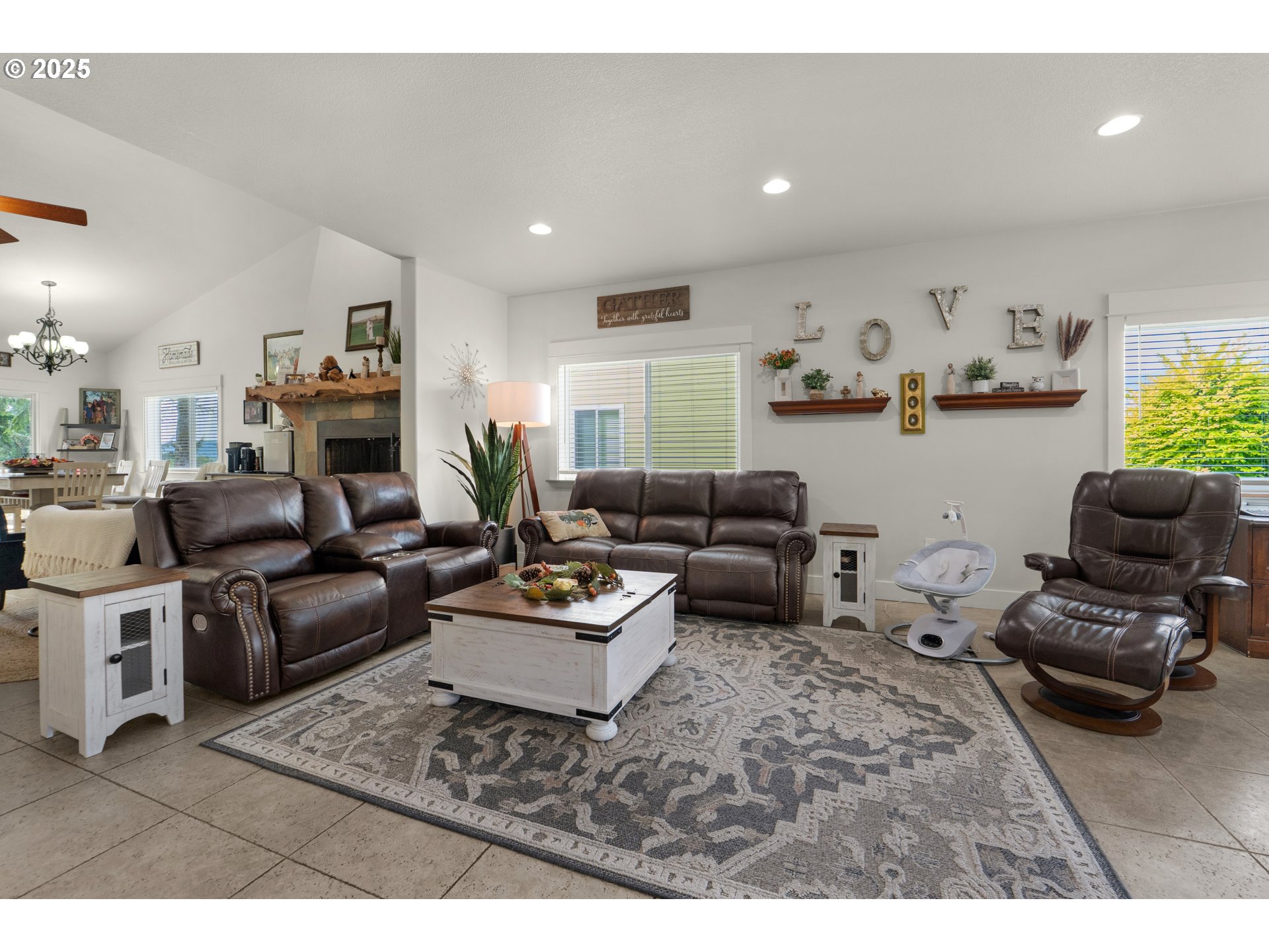 2344 Royal View Drive Seaside, OR 97138 - Photo 9 of 38 a living room with furniture