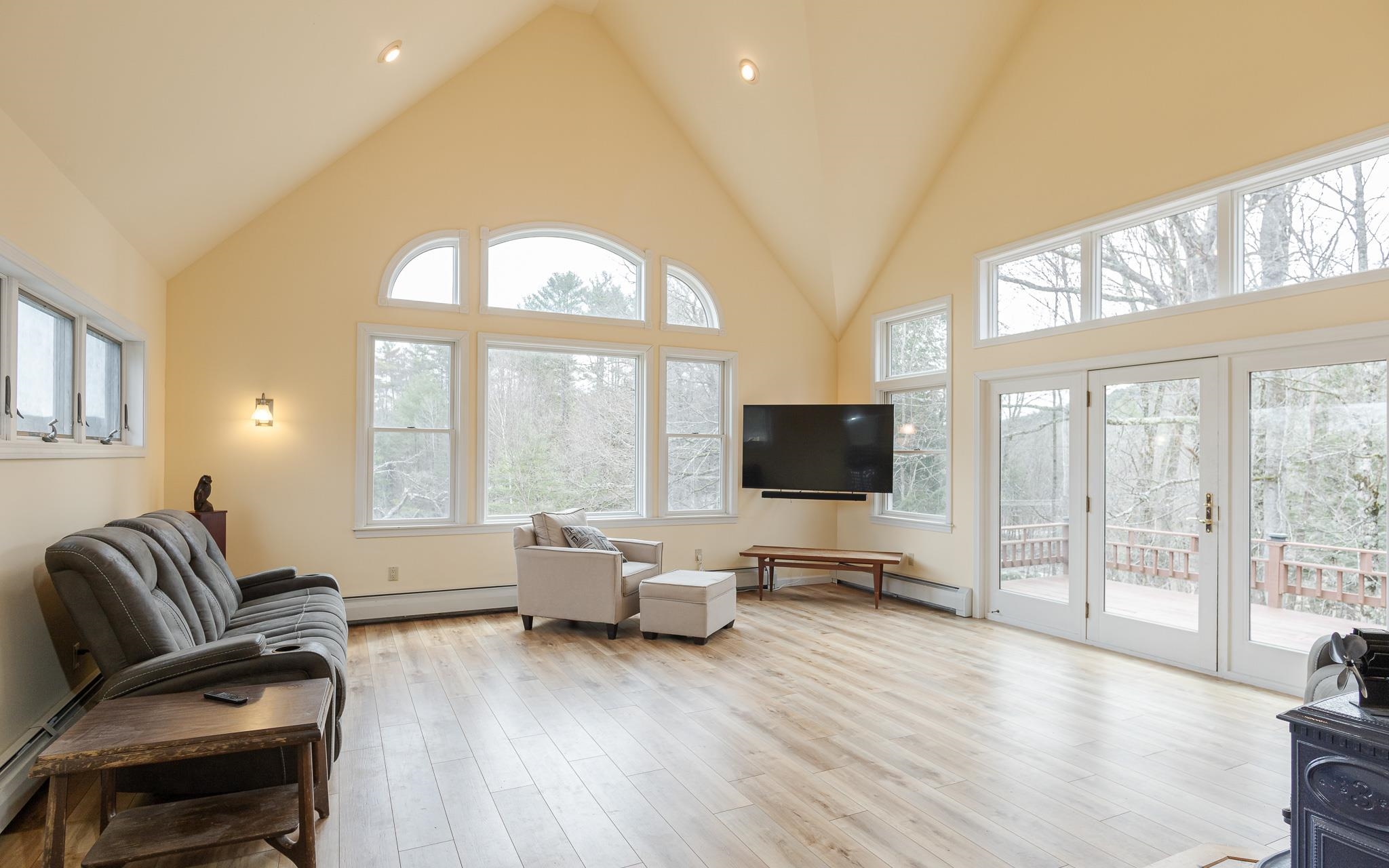 147 Pleasantview Lane Chester, VT 05143 - Photo 3 of 53