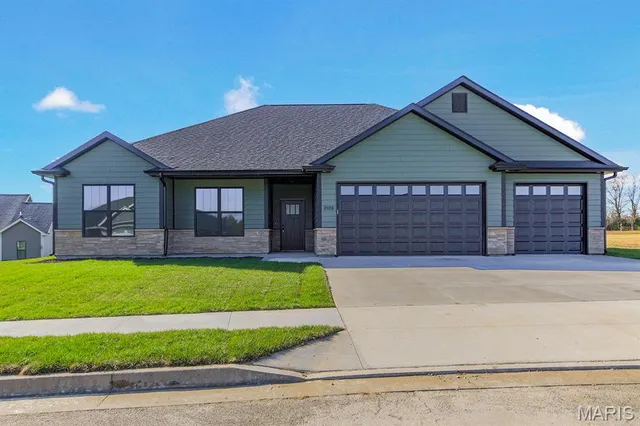 $345,000 | 2103 Vinny Avenue, Moberly, MO 65270