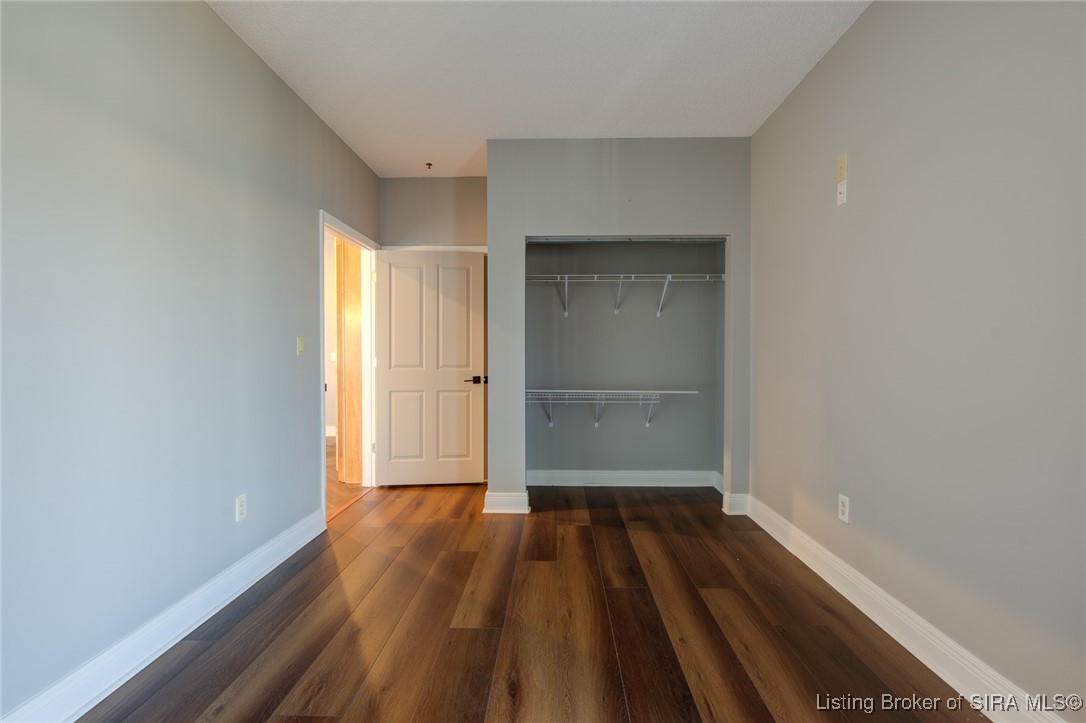 1 Riverpointe Plaza, Unit 1105 Jeffersonville, IN 47130 - Photo 22 of 44 2nd Bedroom - attached bath