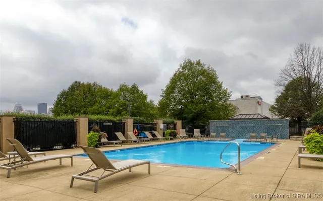 $424,900 | 1 Riverpointe Plaza, Unit 1105, Jeffersonville, IN 47130