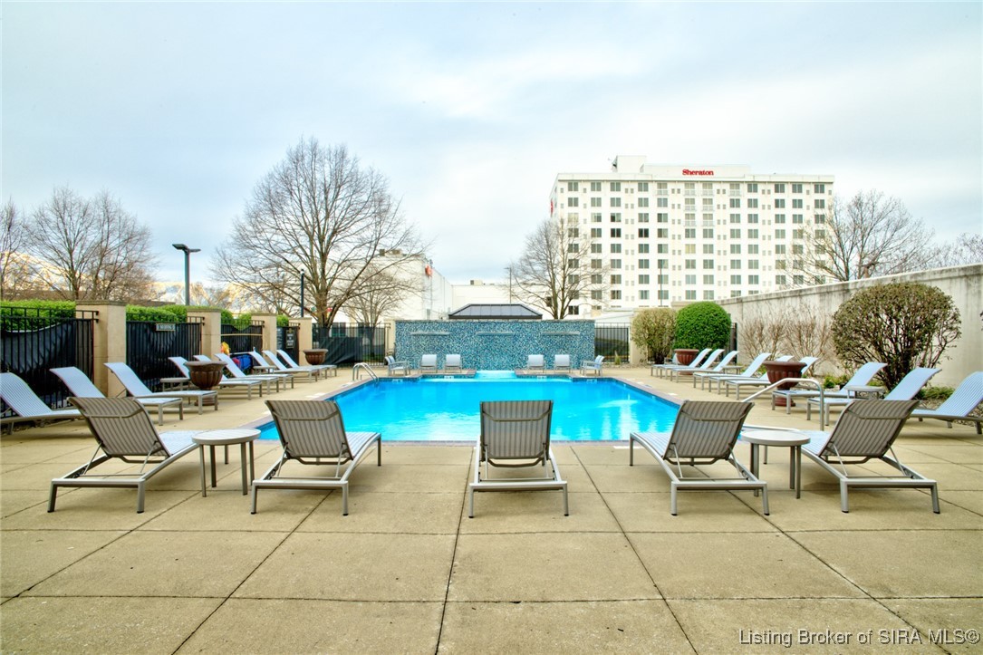 1 Riverpointe Plaza, Unit 1105 Jeffersonville, IN 47130 - Photo 27 of 44 outdoor pool