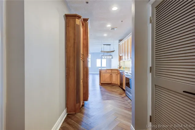 $424,900 | 1 Riverpointe Plaza, Unit 1105, Jeffersonville, IN 47130