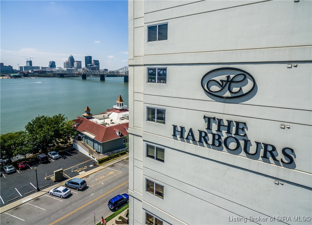 1 Riverpointe Plaza, Unit 1105 Jeffersonville, IN 47130 - Photo 42 of 44 We have the View!