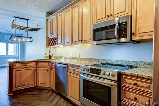 $424,900 | 1 Riverpointe Plaza, Unit 1105, Jeffersonville, IN 47130