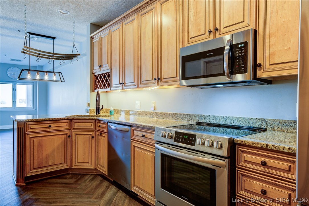 1 Riverpointe Plaza, Unit 1105 Jeffersonville, IN 47130 - Photo 4 of 44 Kitchen