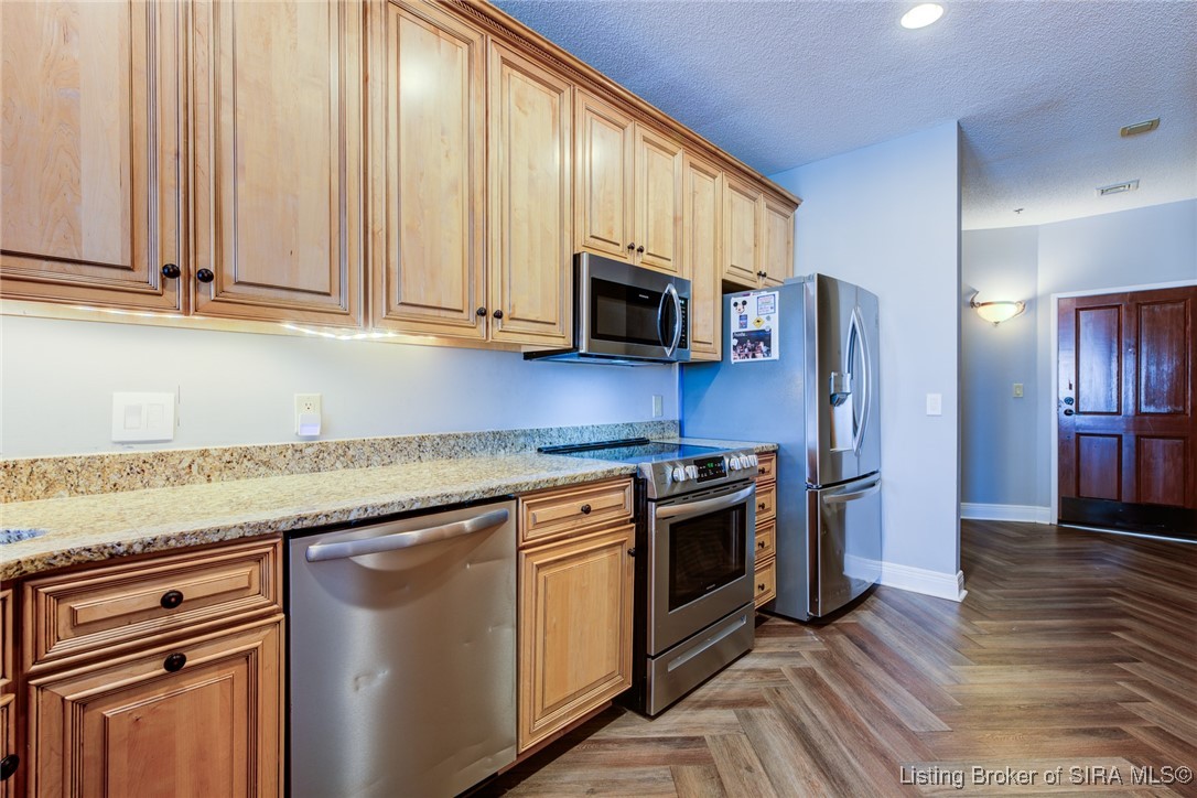 1 Riverpointe Plaza, Unit 1105 Jeffersonville, IN 47130 - Photo 5 of 44 Kitchen