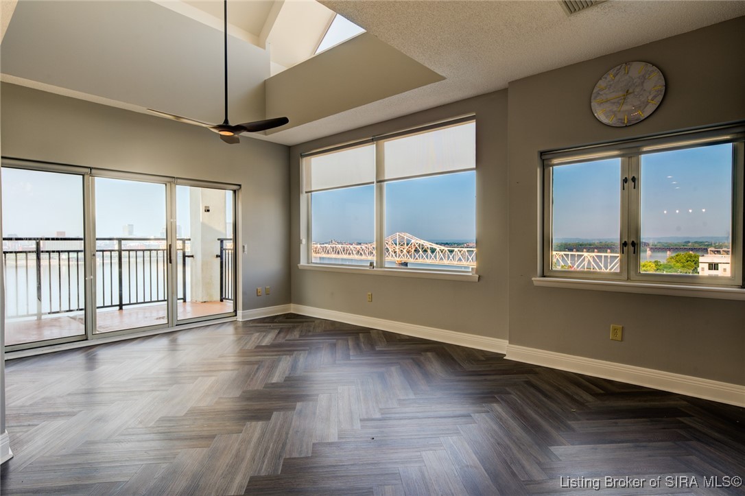 1 Riverpointe Plaza, Unit 1105 Jeffersonville, IN 47130 - Photo 7 of 44 Living Area