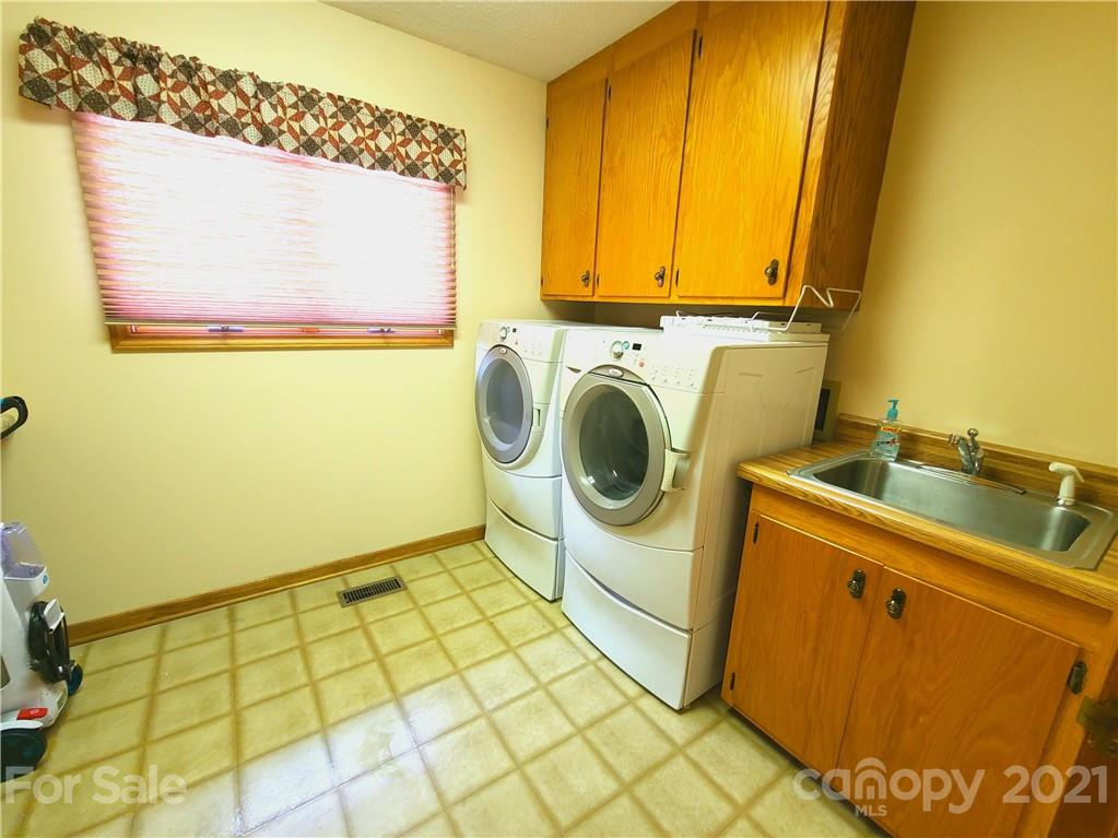250 Tanner Street Rutherfordton, NC 28139 - Photo 19 of 48 a utility room with dryer and washer