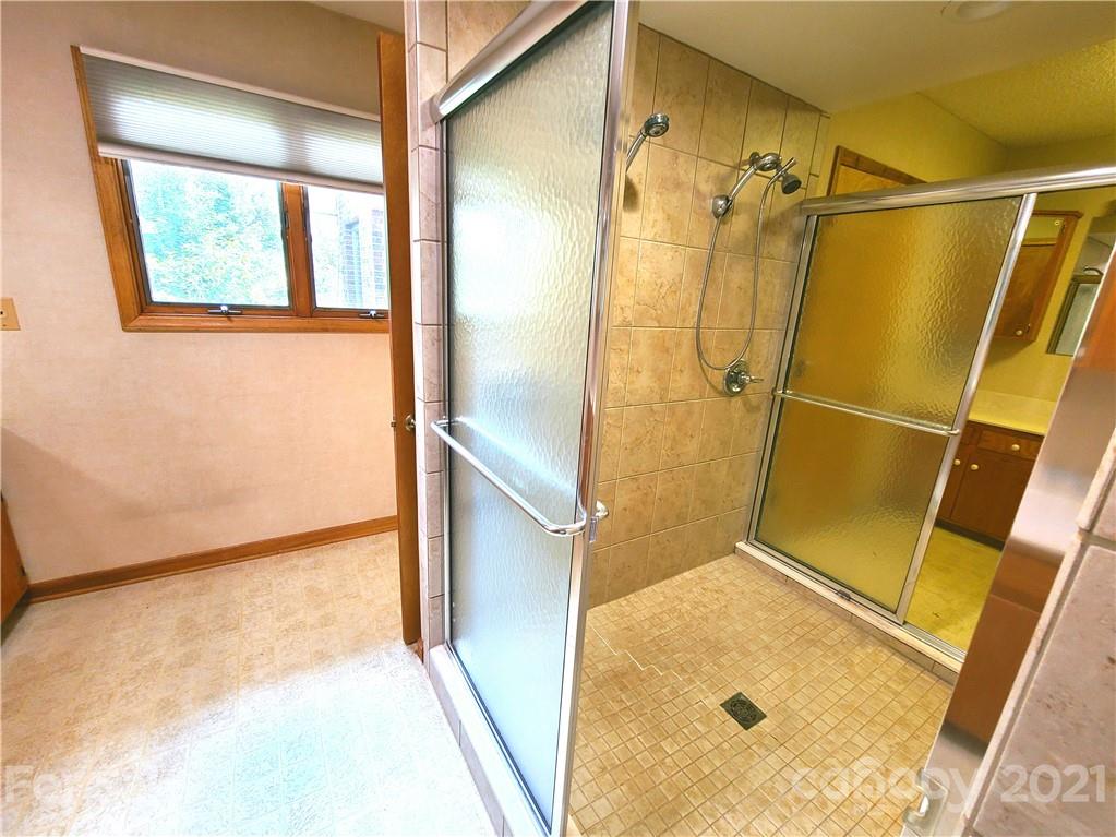 250 Tanner Street Rutherfordton, NC 28139 - Photo 24 of 48 a bathroom with a tub