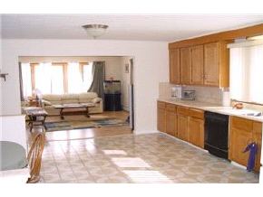 944 Mammoth Road Manchester, NH 03104 - Photo 3 of 8