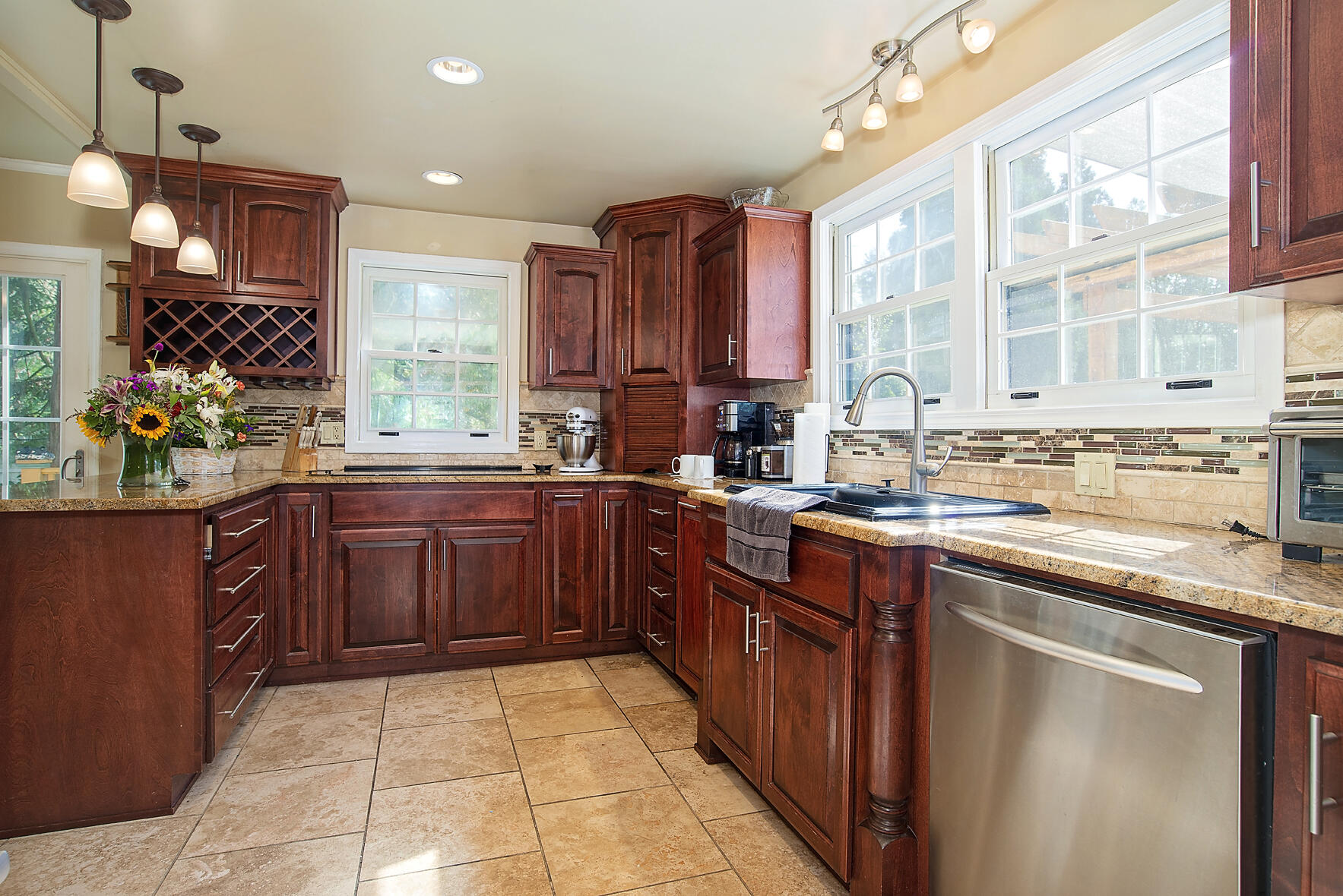 1763 Camp Baker Road Medford, OR 97501 - Photo 2 of 34 Custom cherry cabinets and granite counters