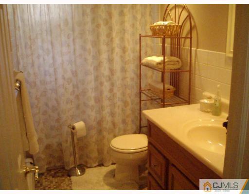 1555 Holly Road North Brunswick, NJ 08902 - Photo 6 of 10 Gallery Image 6
