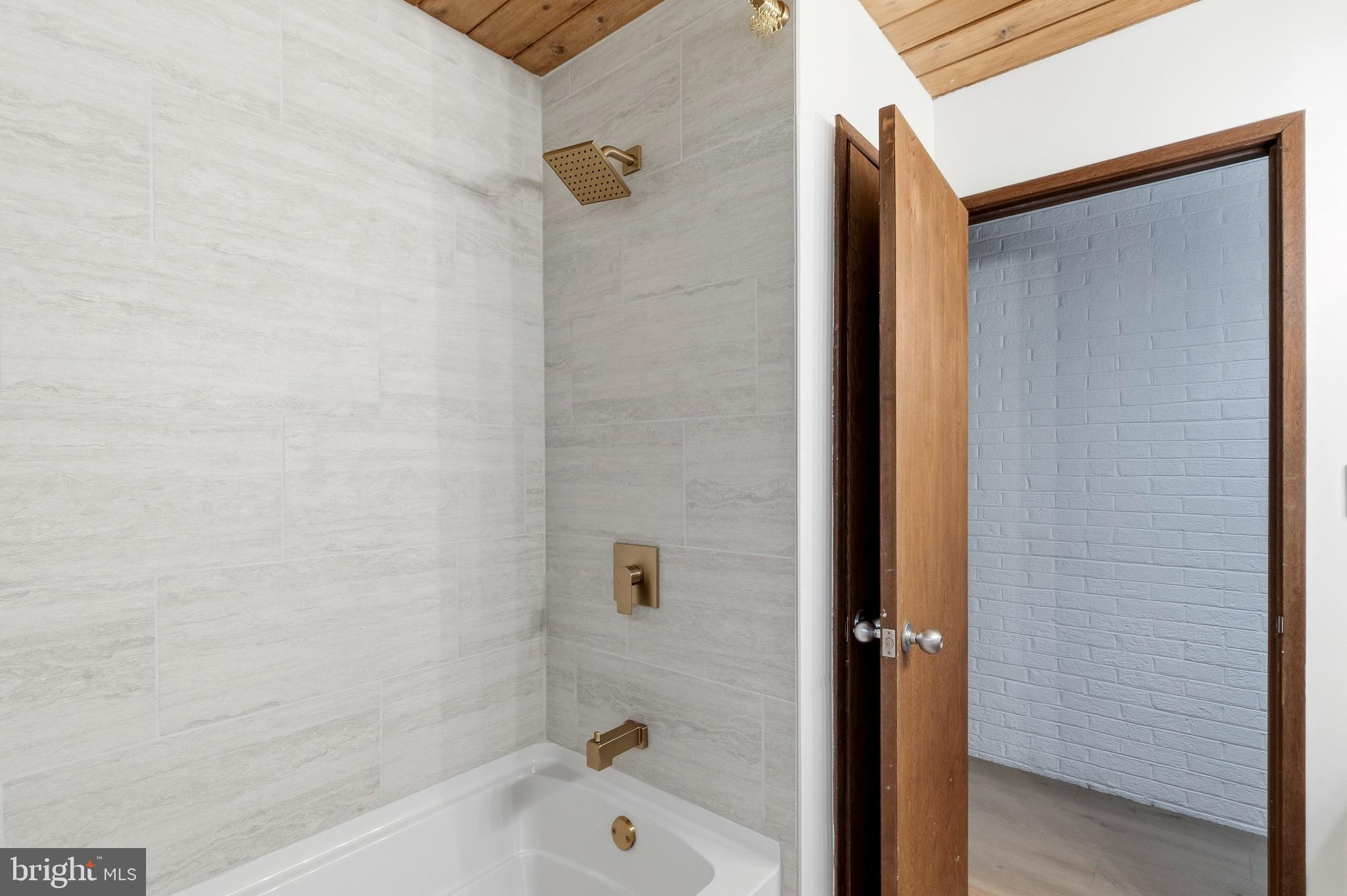 10815 Cross School Road Reston, VA 20191 - Photo 33 of 48 Lower level bathroom with tub