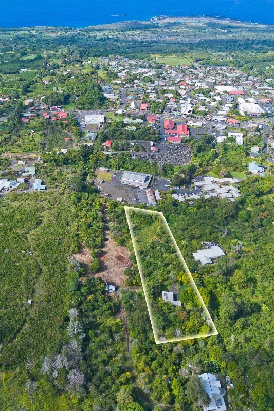 Drone shot facing west showing the close proximity to Kealakekua.