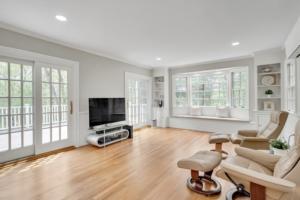 8 Hawthorne Road Winchester, MA 01890 - Photo 4 of 24
