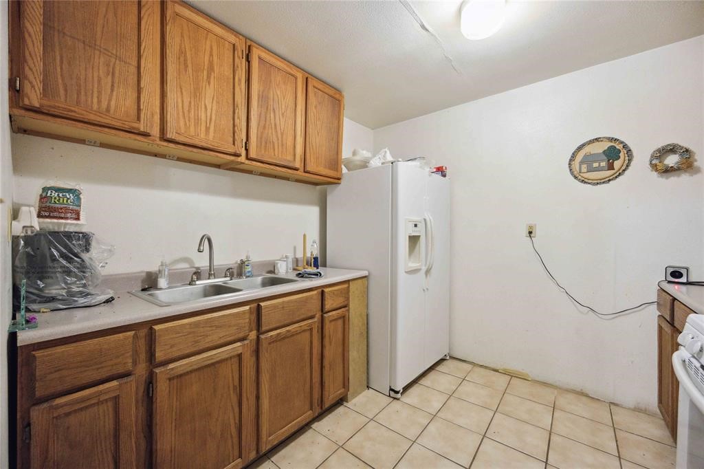609 West Parker Road Houston, TX 77091 - Photo 3 of 7 a kitchen with stainless steel appliances granite countertop a sink a stove a refrigerator and cabinets