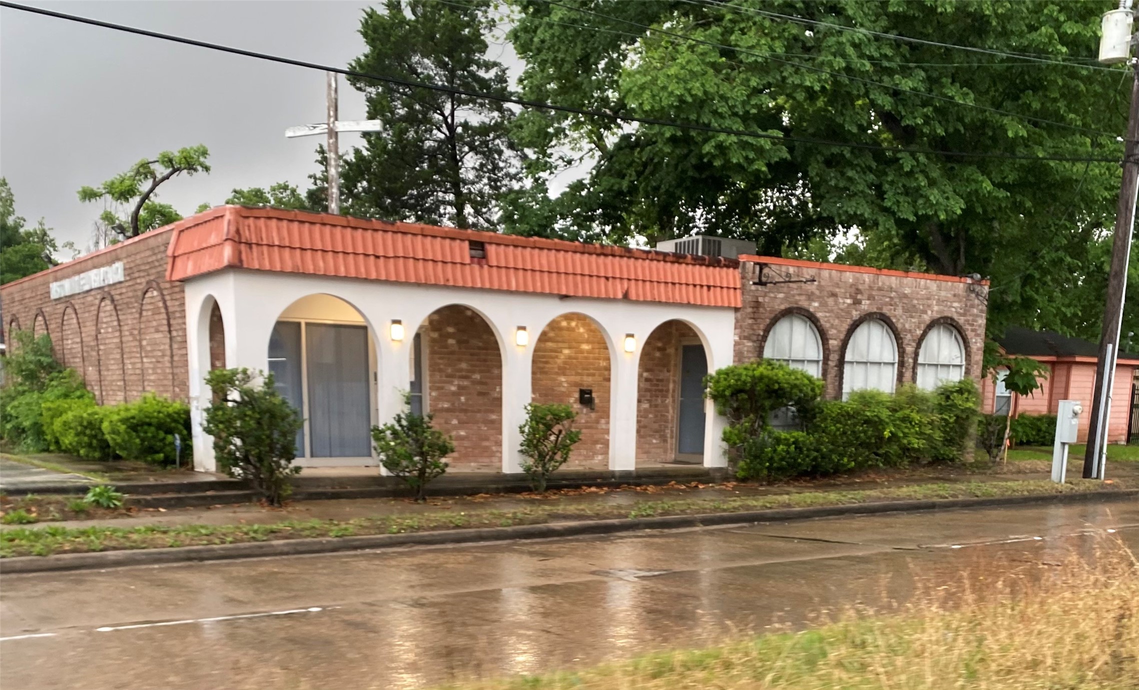 609 West Parker Road Houston, TX 77091 - Photo 7 of 7 a front view of a house with garden