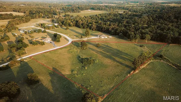 $59,999 | 10 Nikon Drive, Phillipsburg, MO 65722