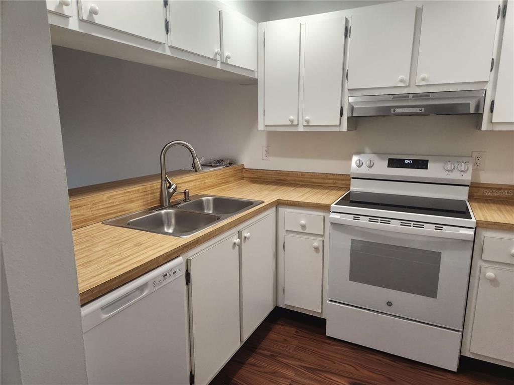 3227 South Beneva Road, Unit 203 Sarasota, FL 34232 - Photo 14 of 34