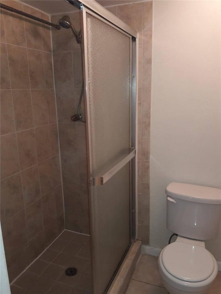 8605 West Sample Road, Unit 211 Coral Springs, FL 33065 - Photo 18 of 31 Master Bathroom