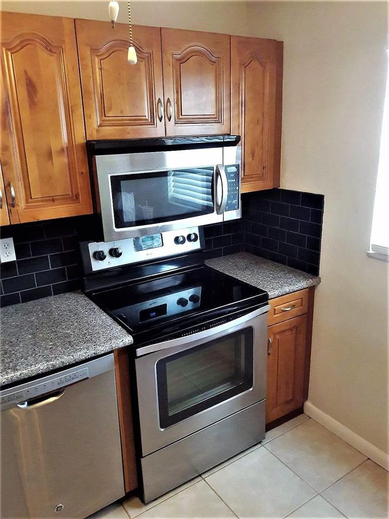 8605 West Sample Road, Unit 211 Coral Springs, FL 33065 - Photo 3 of 31 Kitchen
