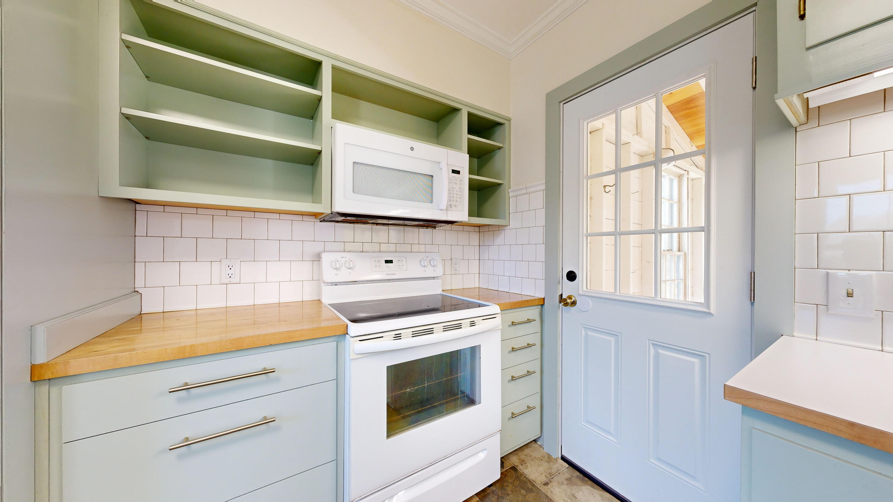 879 River Road Tenants Harbor, ME 04860 - Photo 9 of 58 879-River-Road-05072024_152817